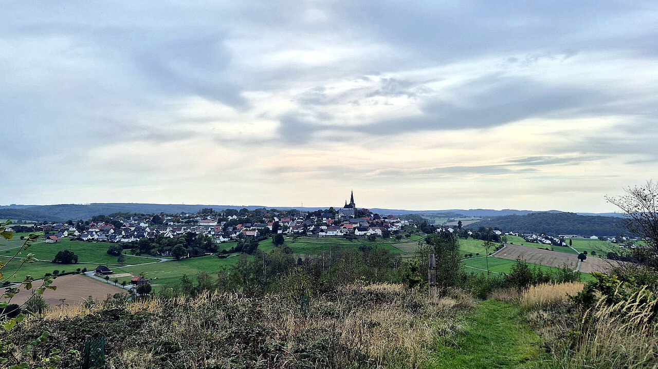 Landschaft bei Kallenhardt mit Weg